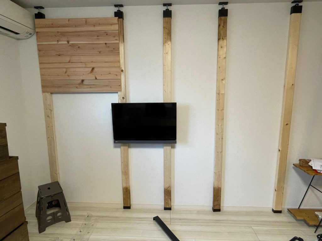 【賃貸DIY①】超簡単！壁掛けテレビを作ってみよう ~テレビ周りをすっきりさせてアウトドアな部屋へ~